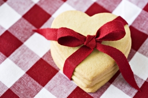 Aşk dolu kalp kurabiyeler